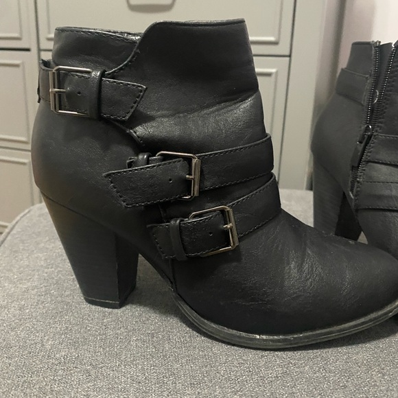 Womens black heel booties - Picture 4 of 7